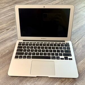 Apple MacBook Air - Elegant Silver Finish